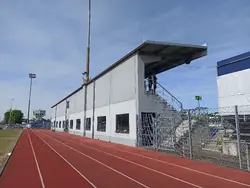 Tribüne von außen