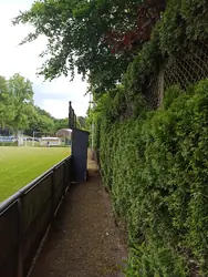 Gegengerade mit Gästebank