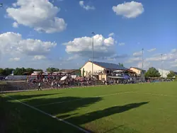 Vereinsheim und Stehplatztribüne