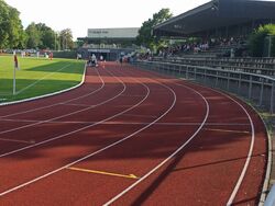 Tribüne und Laufbahn