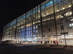 Neue Tribüne von außen